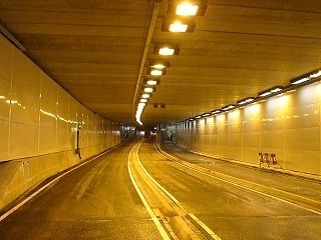 In de tunnel