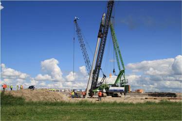 schoor heien palen voor windmolen